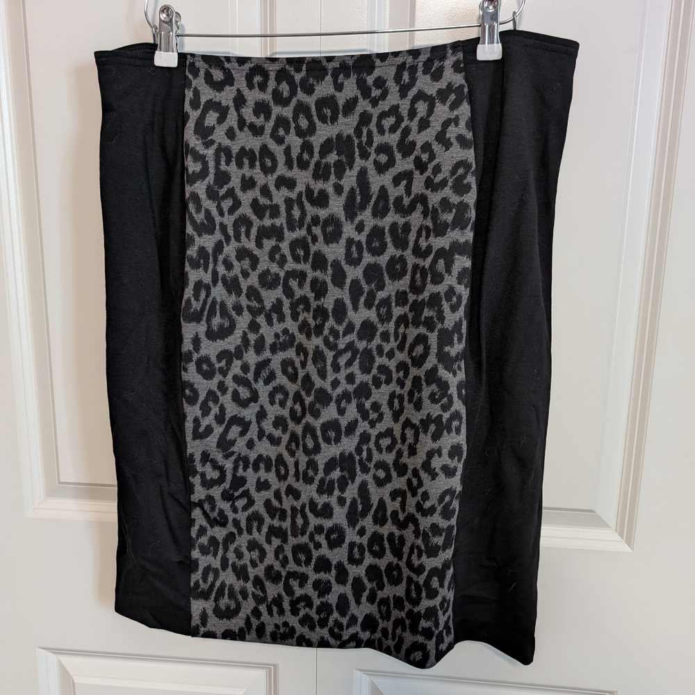 Chico's Gray and Black leopard print Pencil Skirt Knee-Length